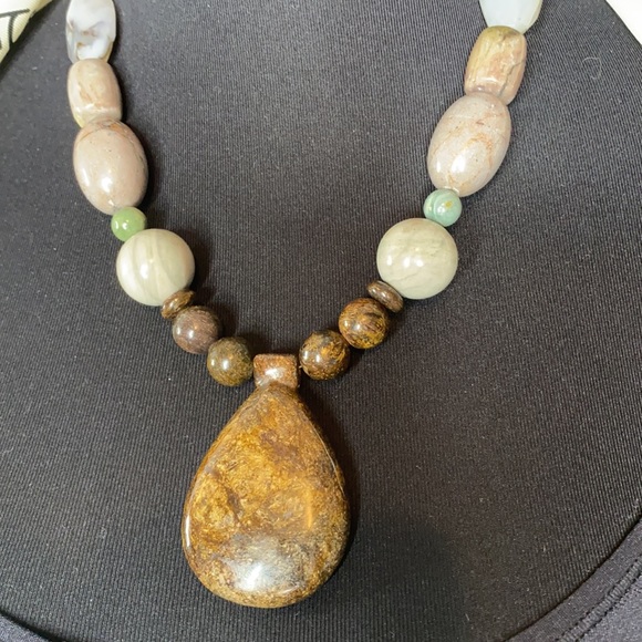 - Vintage Large Healing Stone Necklace Natural Stone Jewelry Statement Piece - Picture 4 of 9